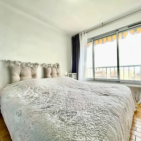 Apartment En Bord De A Avec Loggia, Parking Prive Et Acces Direct A La - Fr-1-338-566